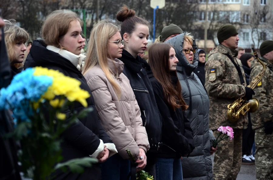 Пам'ять полеглого Героя Максима Карпенка вшанували у Рівному - фото 3