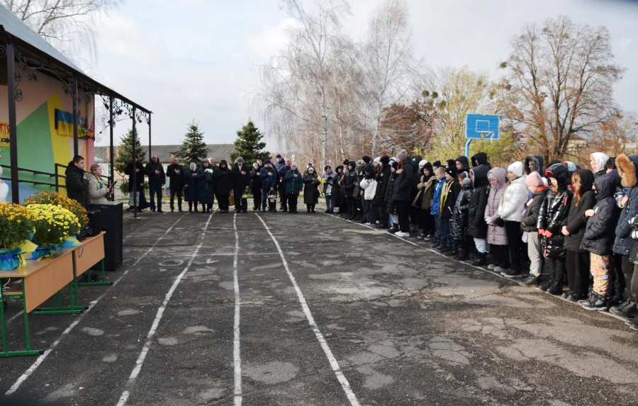 Двох полеглих Воїнів вшанували у Карпилівській гімназії на Рівненщині - фото 2