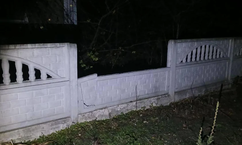 П’яний водій на Рівненщині пошкодив сусіду паркан і викликав патрульних