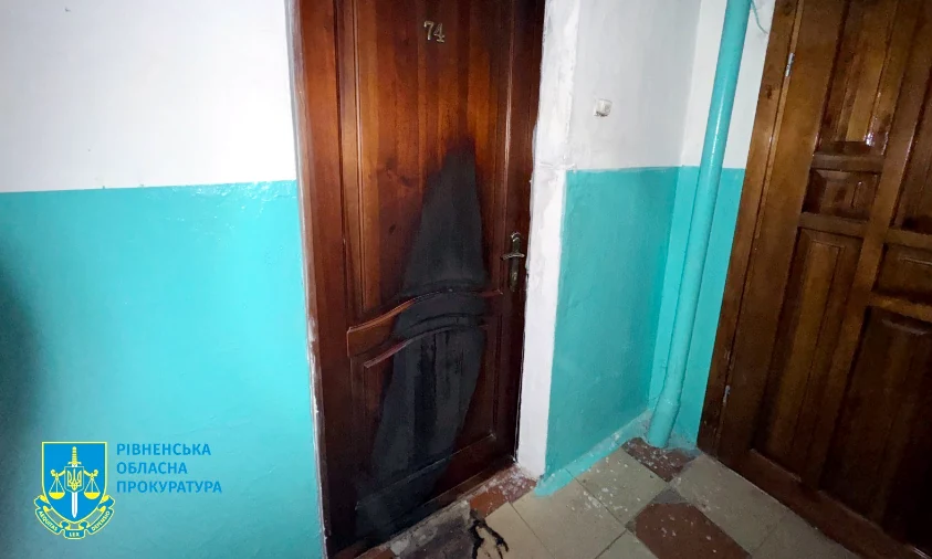 За підпал дверей у Рівному затримали неповнолітнього (ВІДЕО)
