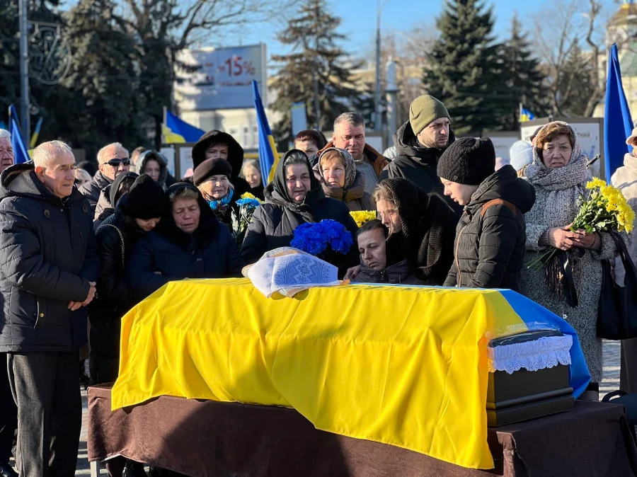 З полеглим захисником попрощалися у Рівному - фото 1 З полеглим захисником попрощалися у Рівному - фото 1