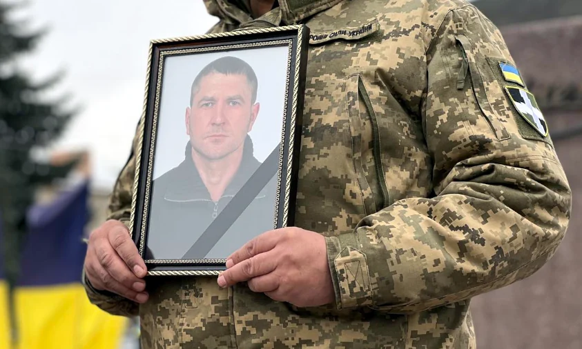 Полеглого захисника провели в останню дорогу в Рівному