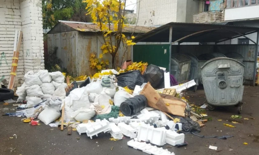 У Рівному на вулиці Данила Галицького прибрали смітник