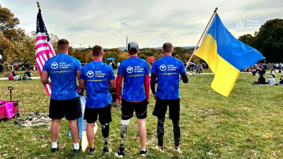 Українські розвідники пробігли марафон морської піхоти в США - фото 1