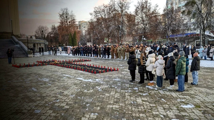 Пам'ять жертв Голодоморів вшанували у Рівному - фото 1