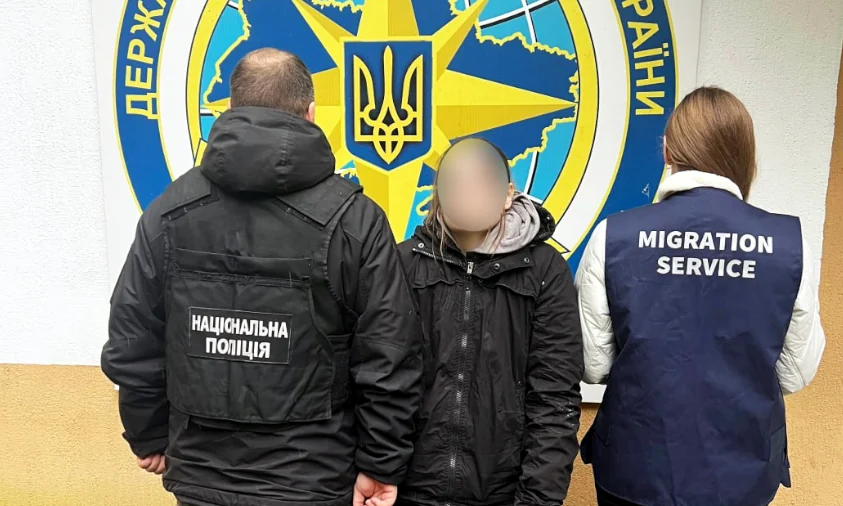 Громадянку рф депортували з України рівненські поліцейські
