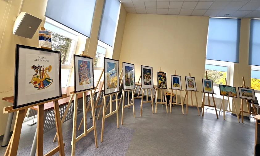 Дитячі картини зі школи на Рівненщині презентують у Литві (ФОТО)
