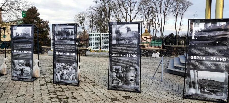 Виставка присвячена жертвам Голодомору відкрилась у Рівному - фото 2
