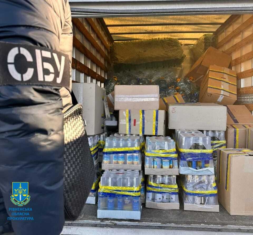 Цех із виробництва сурогатного алкоголю виявили на Рівненщині