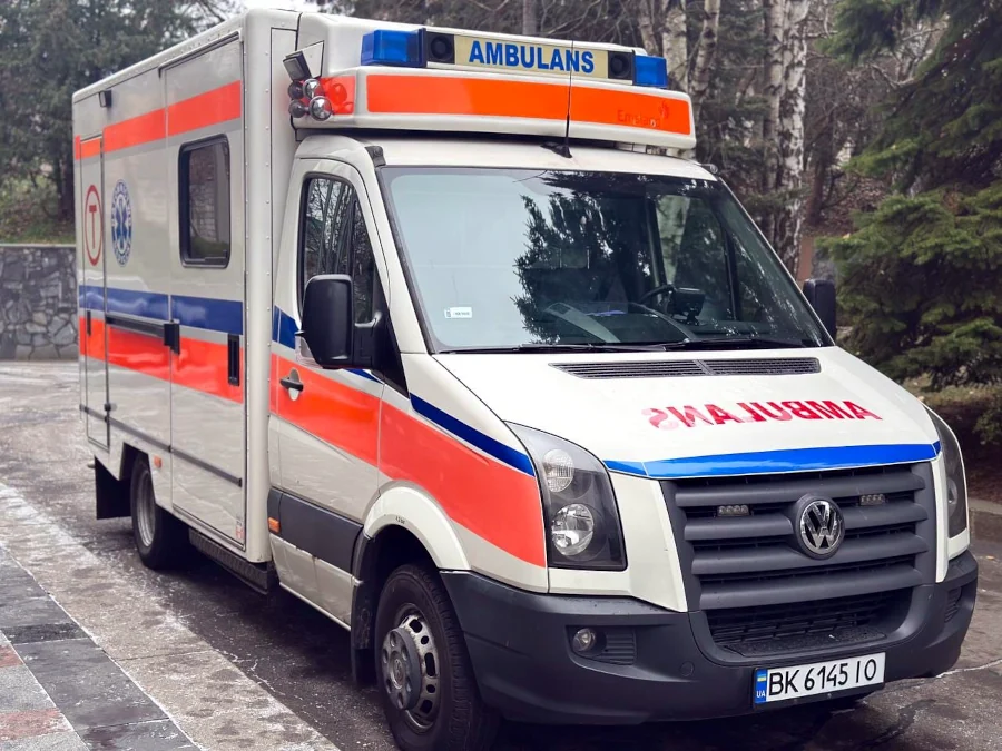 Громада Рівного передала чергове авто для військових - фото 1