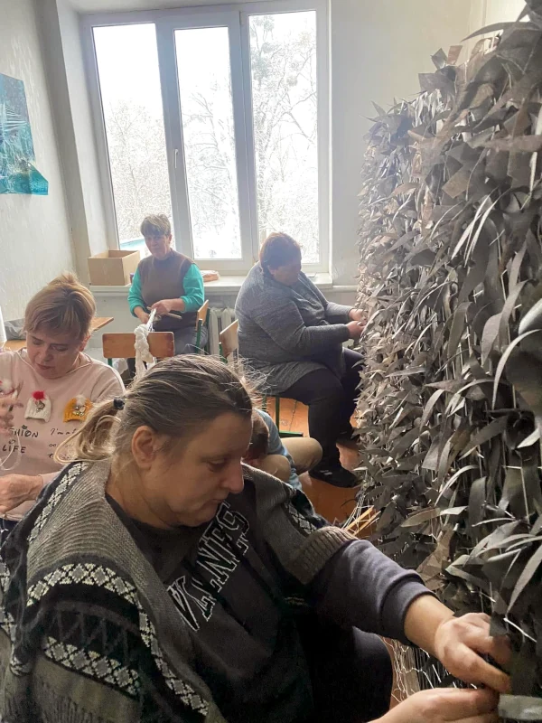 Генератори та маскувальні сітки передала громада на Рівненщині землякам-військовим - фото 1