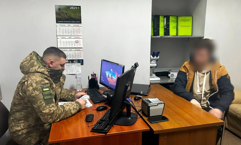 Іванка чи Іван? Чоловік на кордоні видавав себе за жінку