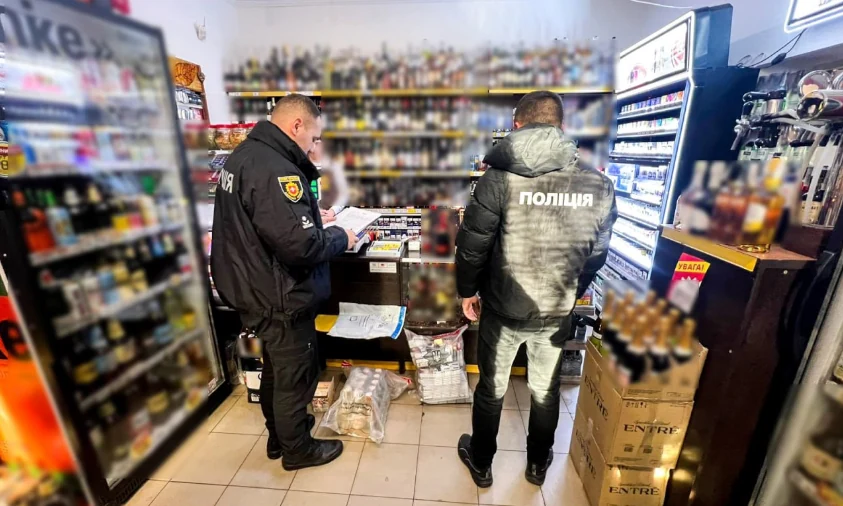 Групу осіб на незаконному виготовленні підакцизних товарів викрили на Рівненщині