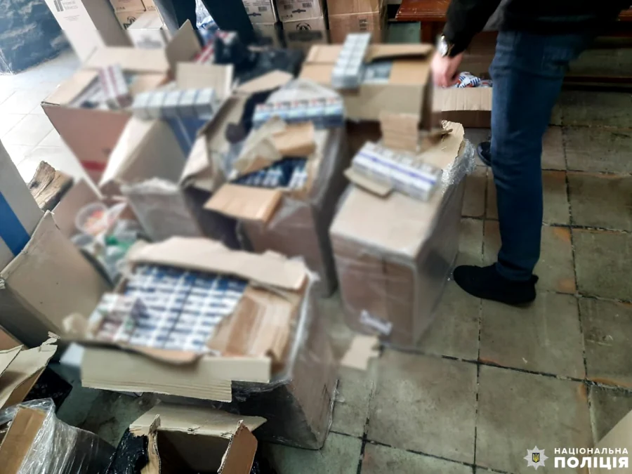 Групу осіб на незаконному виготовленні підакцизних товарів викрили на Рівненщині - фото 1