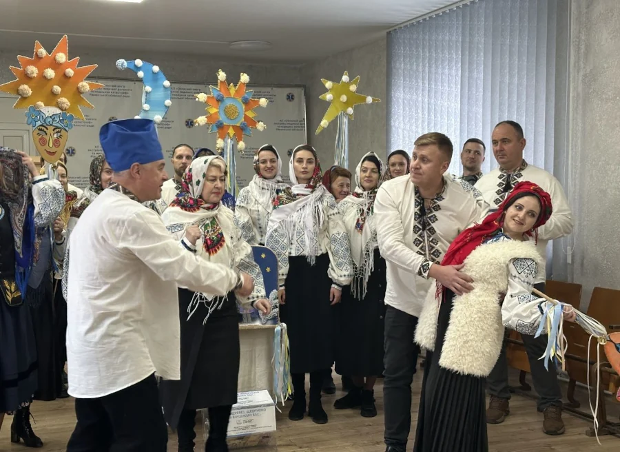Медики Рівненської обласної лікарні наколядували на ЗСУ майже 125 тис. - фото 1