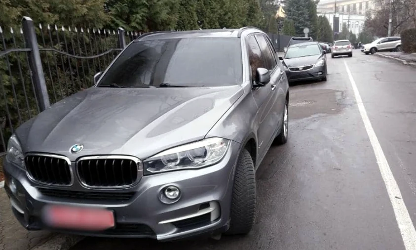 За день у Рівному виписали 150 штрафів за неправильне паркування