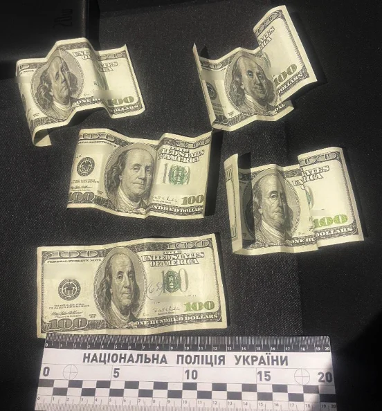 Впіймані у Рівному на перевезенні бурштину пропонували хабар поліції - фото 2