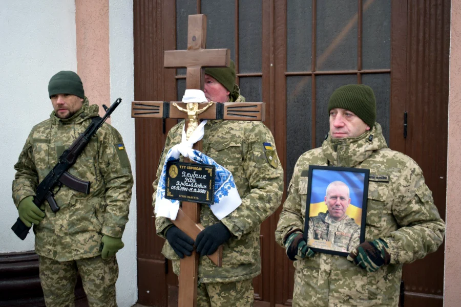 У Здолбунівській громаді на Рівненщині попрощались із захисником - фото 1 У Здолбунівській громаді на Рівненщині попрощались із захисником - фото 1