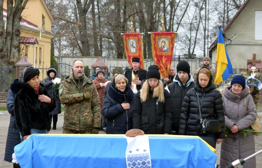 У Здолбунівській громаді на Рівненщині попрощались із захисником - фото 2 У Здолбунівській громаді на Рівненщині попрощались із захисником - фото 2