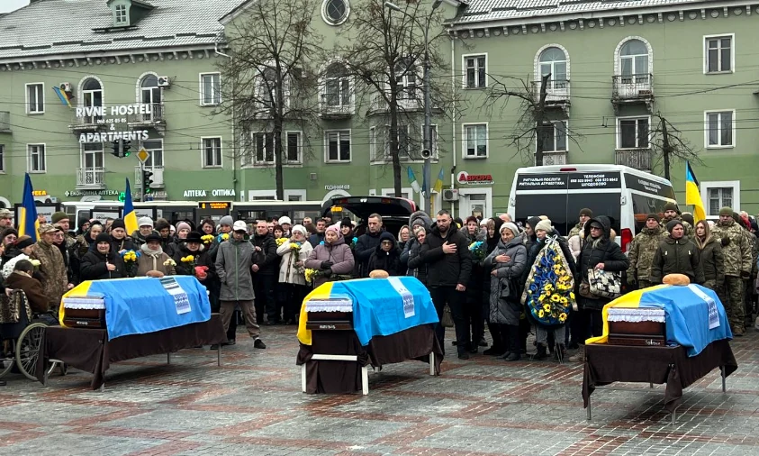 У Рівному провели в останню дорогу трьох захисників