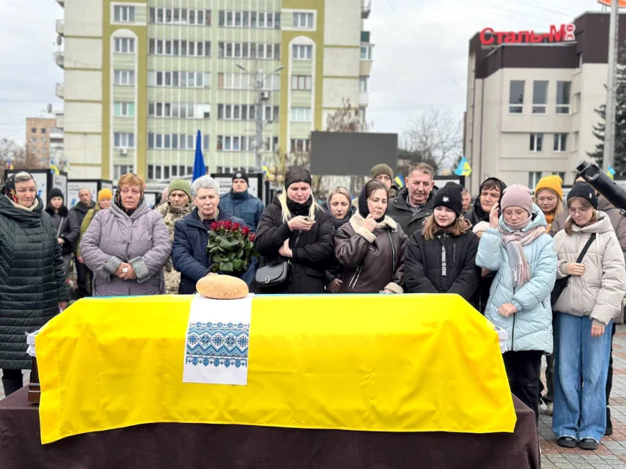 Василя Пугачова провели в останню дорогу в Рівному - фото 1 Василя Пугачова провели в останню дорогу в Рівному - фото 1