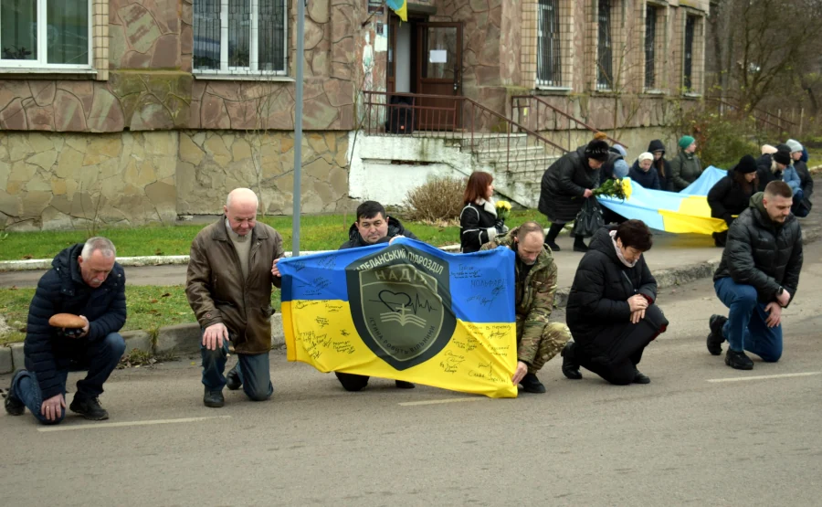 У Здолбунівській громаді попрощалися із захисником - фото 2