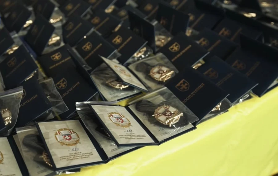 Рівненських тероборонівців нагородили з нагоди Дня збройних сил - фото 3