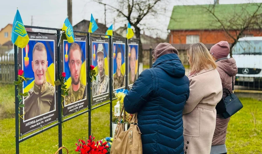27 родин полеглих військових з Рівненщини отримали посмертні нагороди - фото 2 27 родин полеглих військових з Рівненщини отримали посмертні нагороди - фото 2