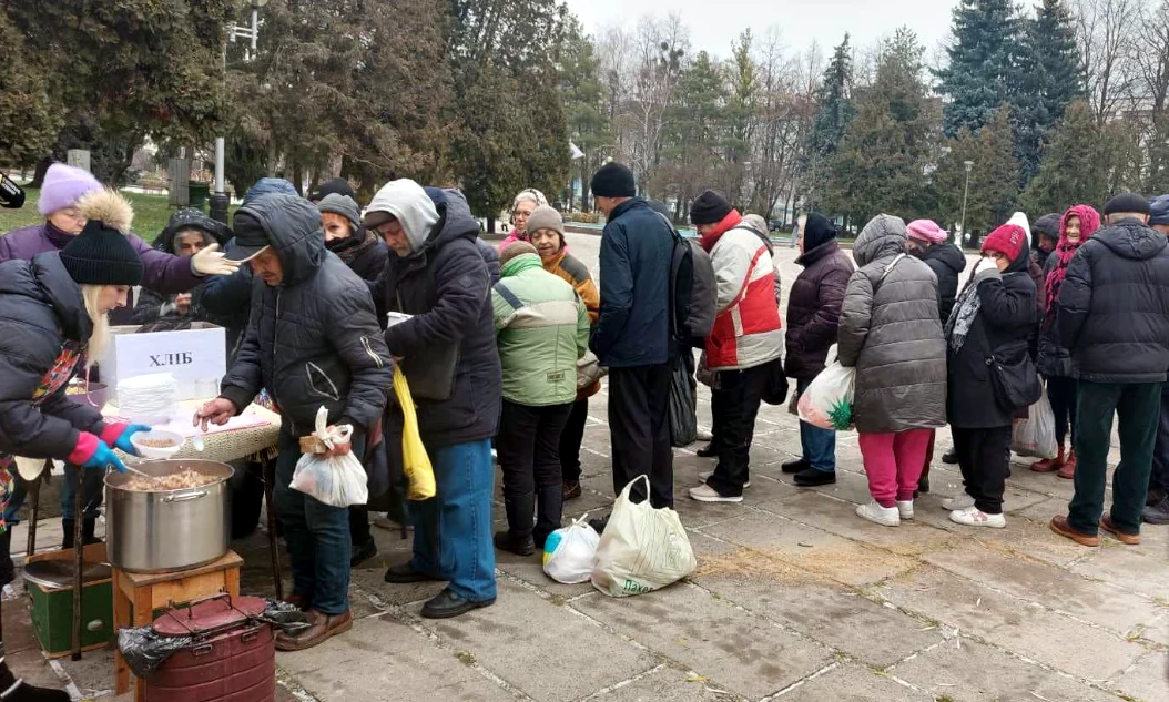 Роздача гарячих обідів розпочалась у центрі Рівного
