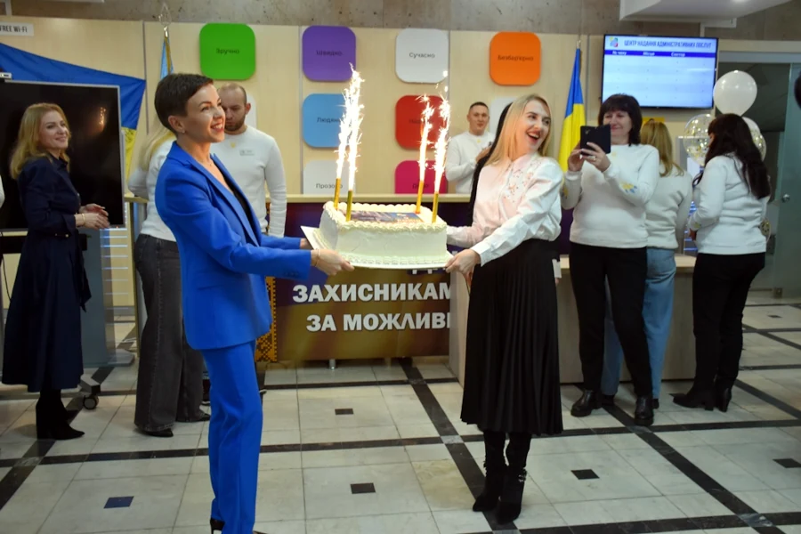 З нагоди 9-річчя ЦНАП у Рівному погасили ексклюзивну марку - фото 3