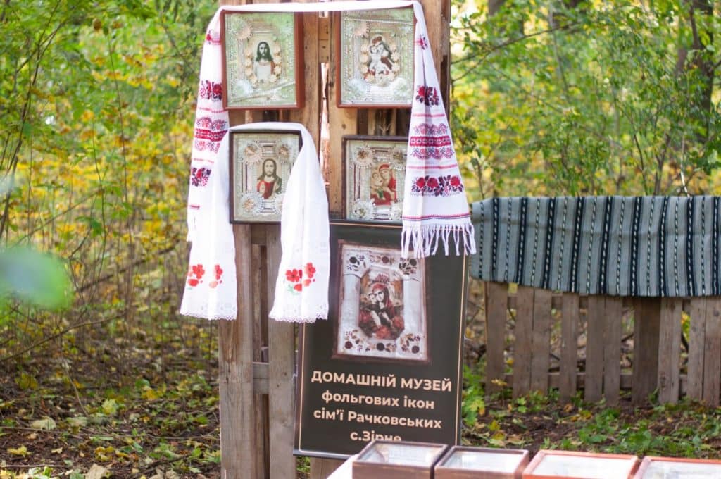 Понад 200 унікальних ікон у домашньому музеї рівнянки - фото 1