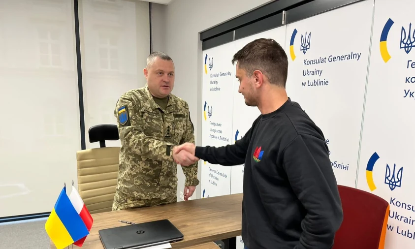 У Польщі друга група добровольців підписала контракти з ЗСУ