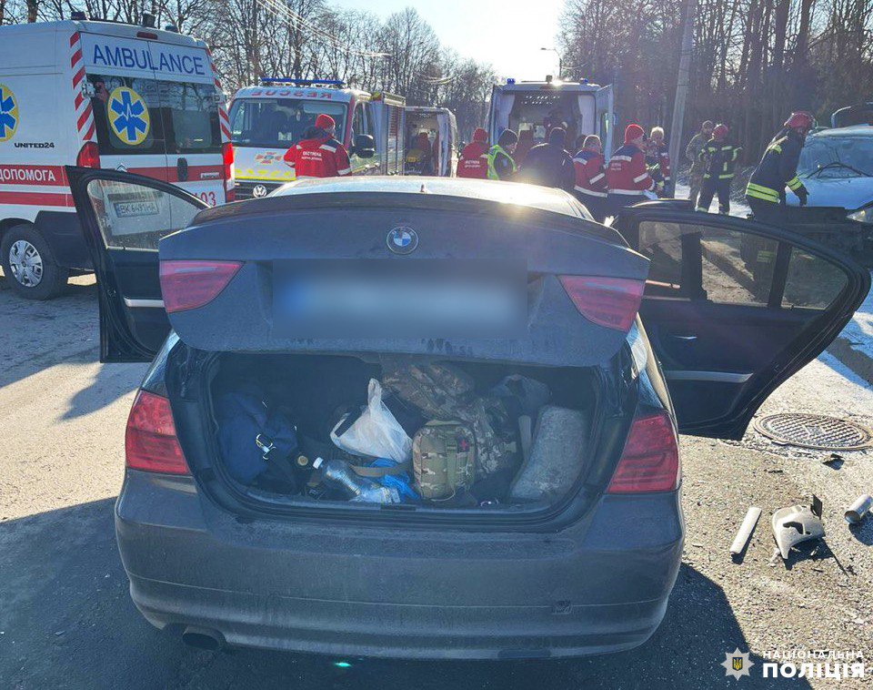 У ДТП у Рівному постраждали пʼятеро осіб, в тому числі дитина - фото 3