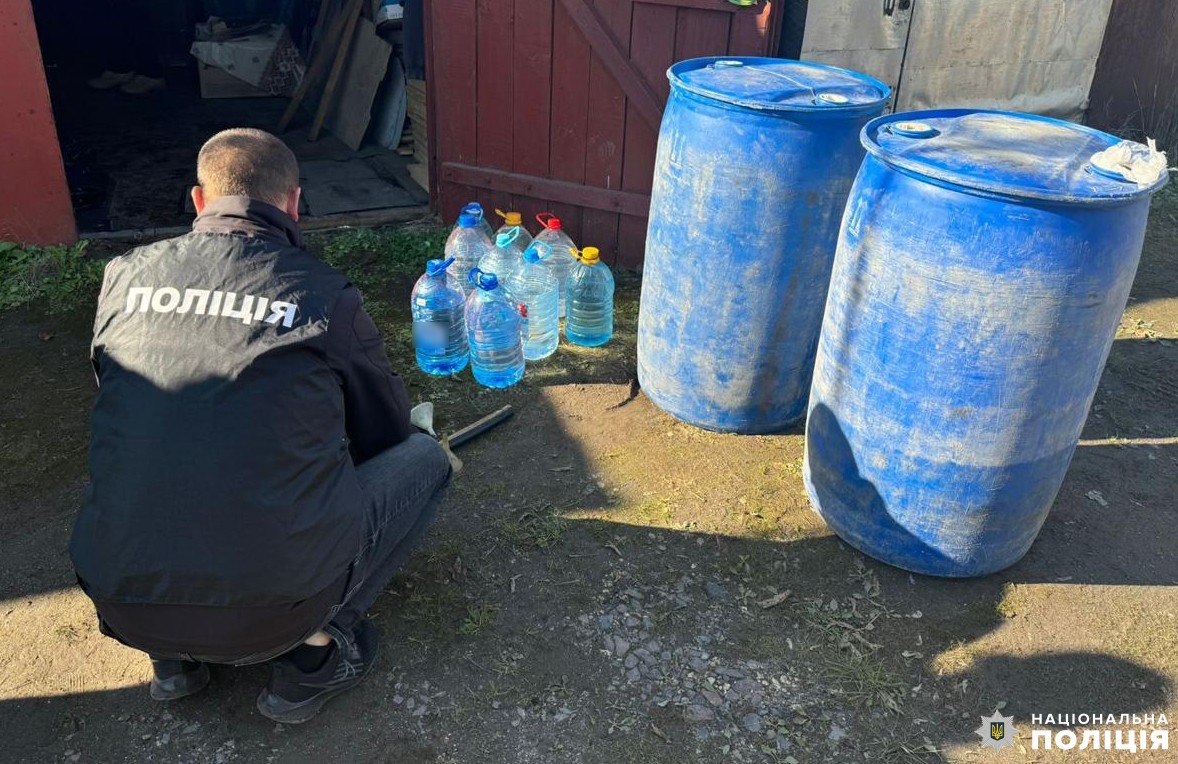 Понад 300 літрів фальсифікованого алкоголю вилучили у жителя Рівненщини