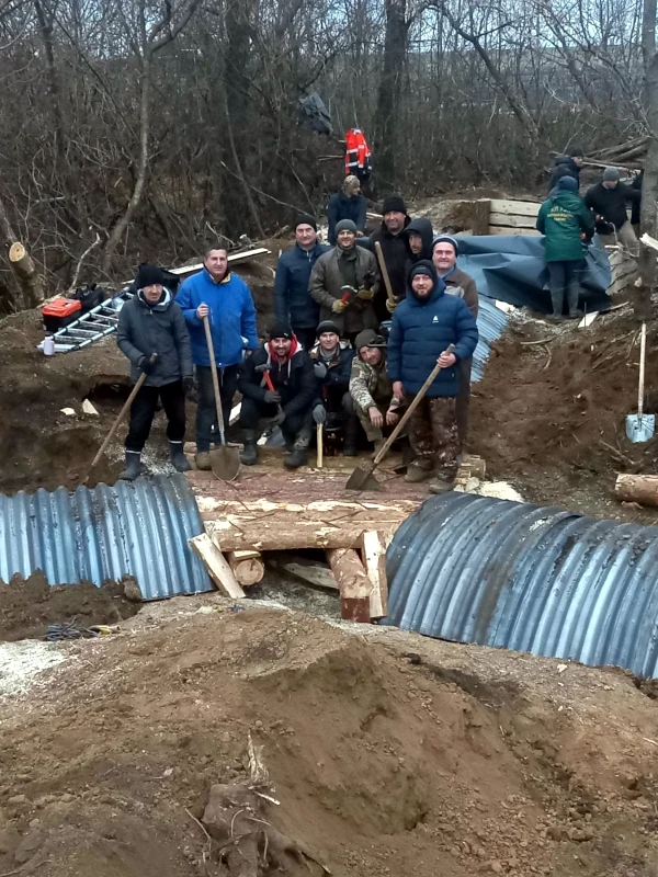 Мешканці Рівненщини будують оборонні позиції на Сході України - фото 1