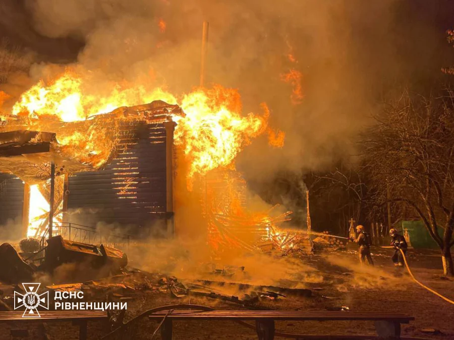 Вогонь знищив дерев'яну церкву на Рівненщині - фото 1