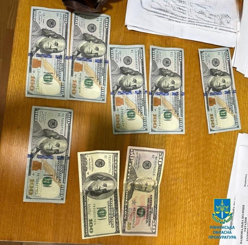 До 8 років тюрми може отримати жителька Рівненщини за хабар