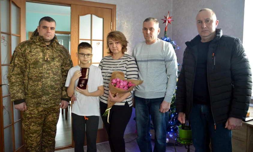 Батьки полеглого захисника з Рівненщини отримали синову нагороду