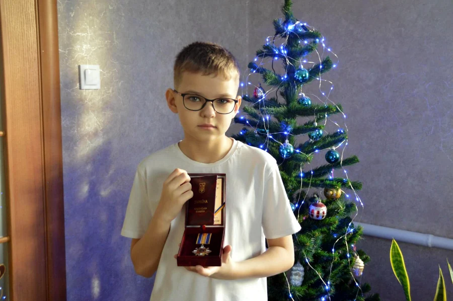 Батьки полеглого захисника з Рівненщини отримали синову нагороду - фото 1