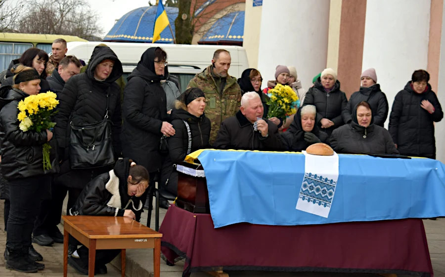 З полеглим захисником Анатолієм Михальчуком попрощались на Рівненщині - фото 1