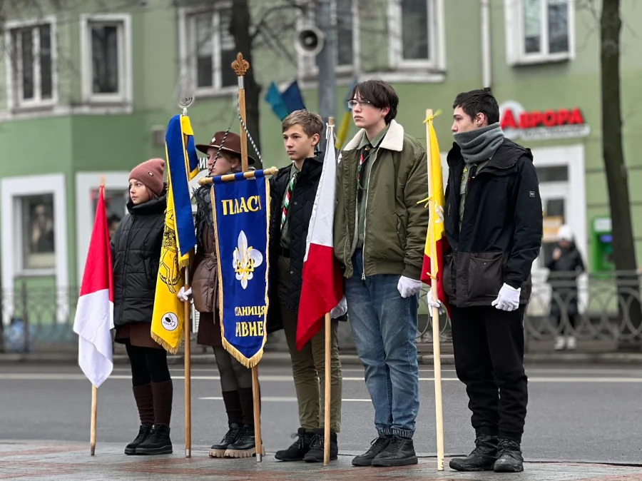 У Рівному попрощалися з полеглим захисником і пластуном Романом Серком - фото 2