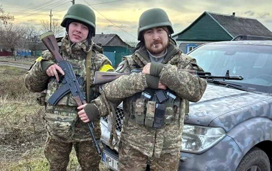 Автомобілі на фронт передали медики Рівненщини - фото 1