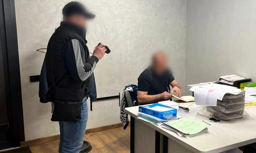 Посадовець комунального підприємства у Дніпрі розтратив понад 9 млн грн