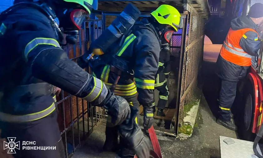 В Рівному під час пожежі рятувальники евакуювали 20 мешканців