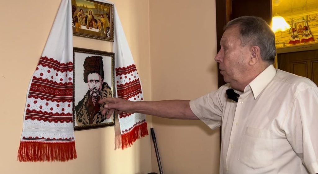 Перший свій рушник житель Рівненщини вишив з рукава маминої сорочки - фото 2