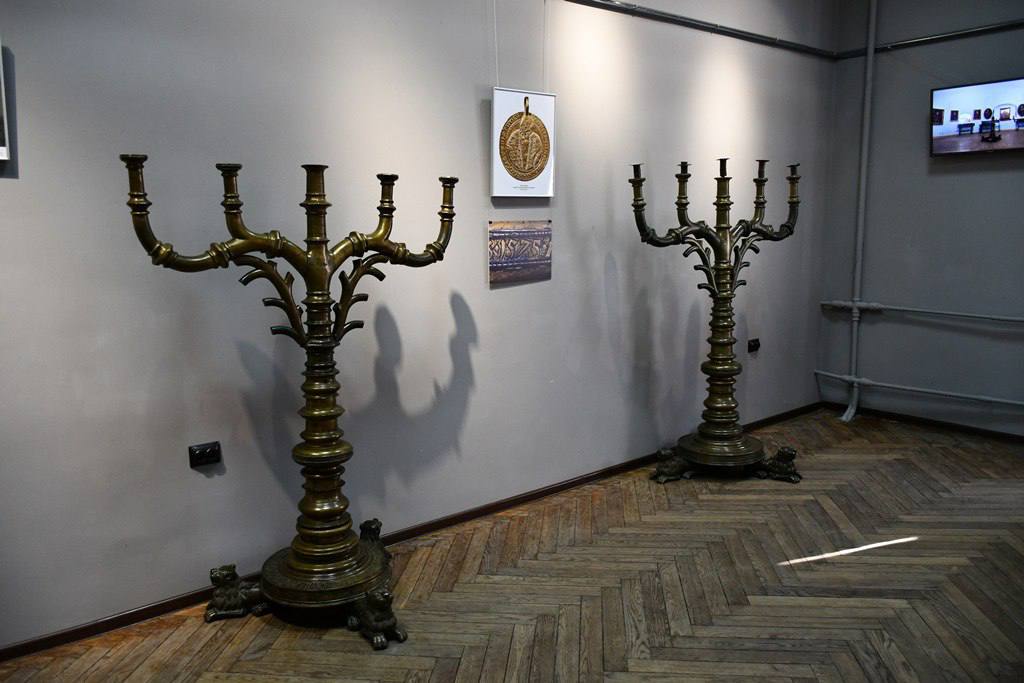 Збережені підсвічники князів Острозьких – на виставці в Рівному Збережені підсвічники князів Острозьких – на виставці в Рівному