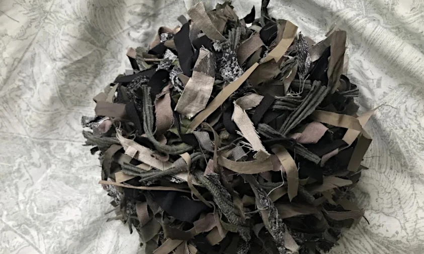 У рівненській обласній “молодіжці” плетуть сітки для ЗСУ, і Вас запрошують