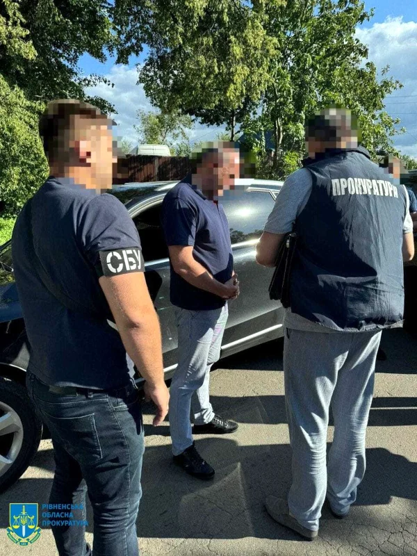 Міського голову Здолбунова та двох поплічників судитимуть за вимагання хабаря - фото 1 Міського голову Здолбунова та двох поплічників судитимуть за вимагання хабаря - фото 1