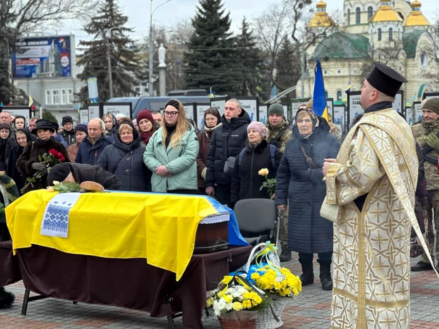 В останню дорогу провели полеглого захисника в Рівному - фото 1