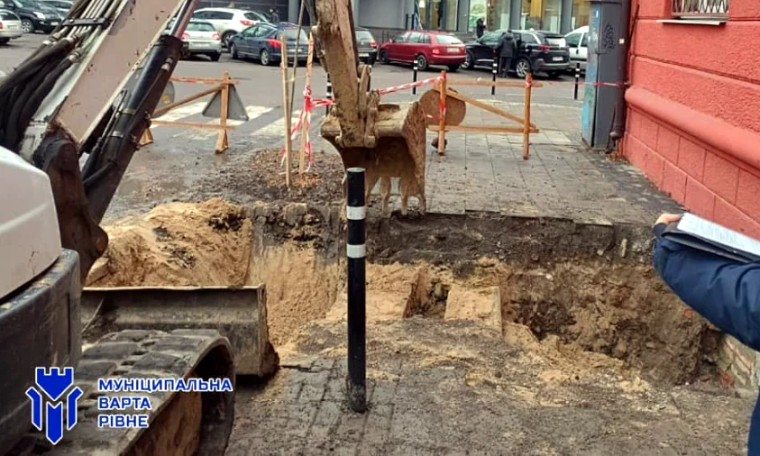 У Рівному розкопали вулицю без дозволу